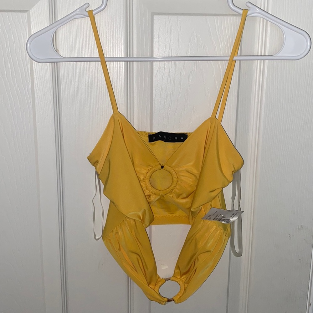 Half yellow top